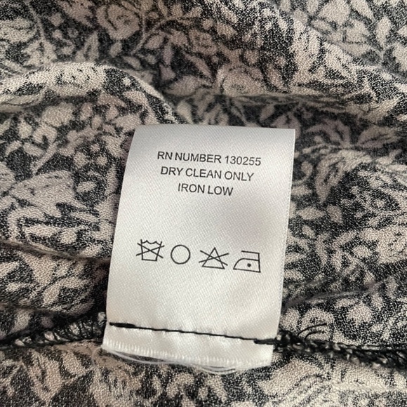 Knot Sisters Long Sleeve Floral V Neck Mini Dress in Black Tan Size Medium - Picture 8 of 9